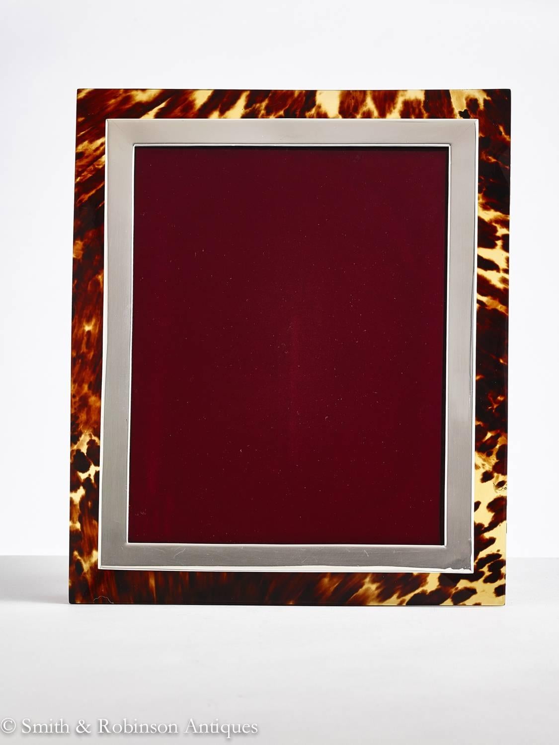 Cadre Photo Art Déco – Argenté – Aluminium – 26x26 Cm – Intérieur 20x28,5 Cm