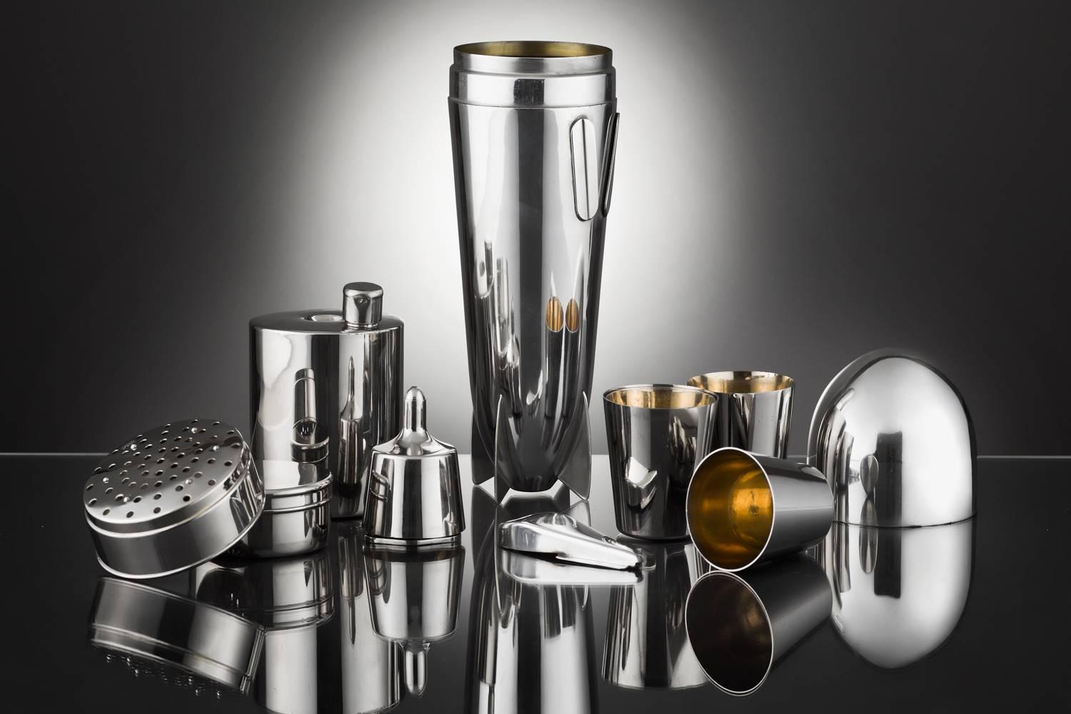 Superb Large Silver-Plated Zeppelin Cocktail Shaker Set, Germany circa 1930 In Excellent Condition In London, GB