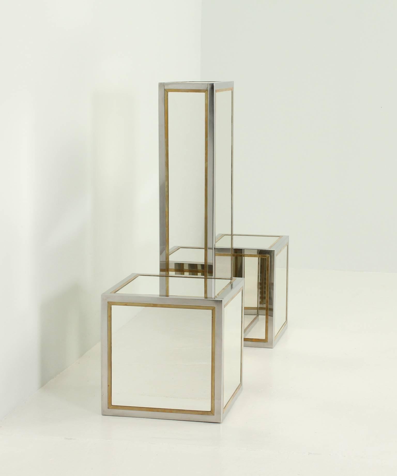 Set of Mirrored Cubes Pedestals or Tables In Excellent Condition In Barcelona, ES