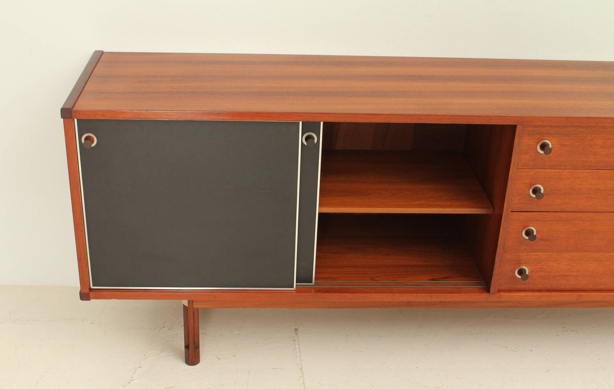Italian Sideboard in Teak and Rosewood For Sale 3