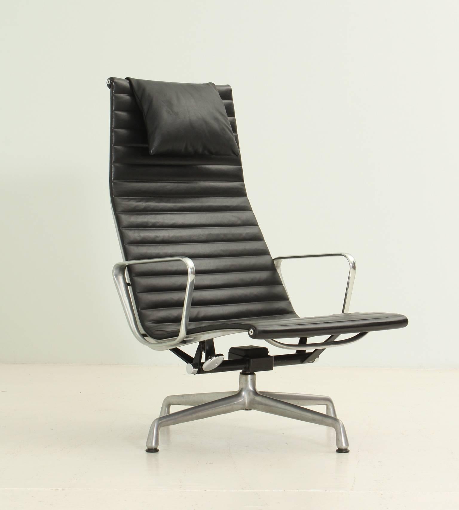 American Black Leather EA124 Lounge Chair by Charles Eames For Sale