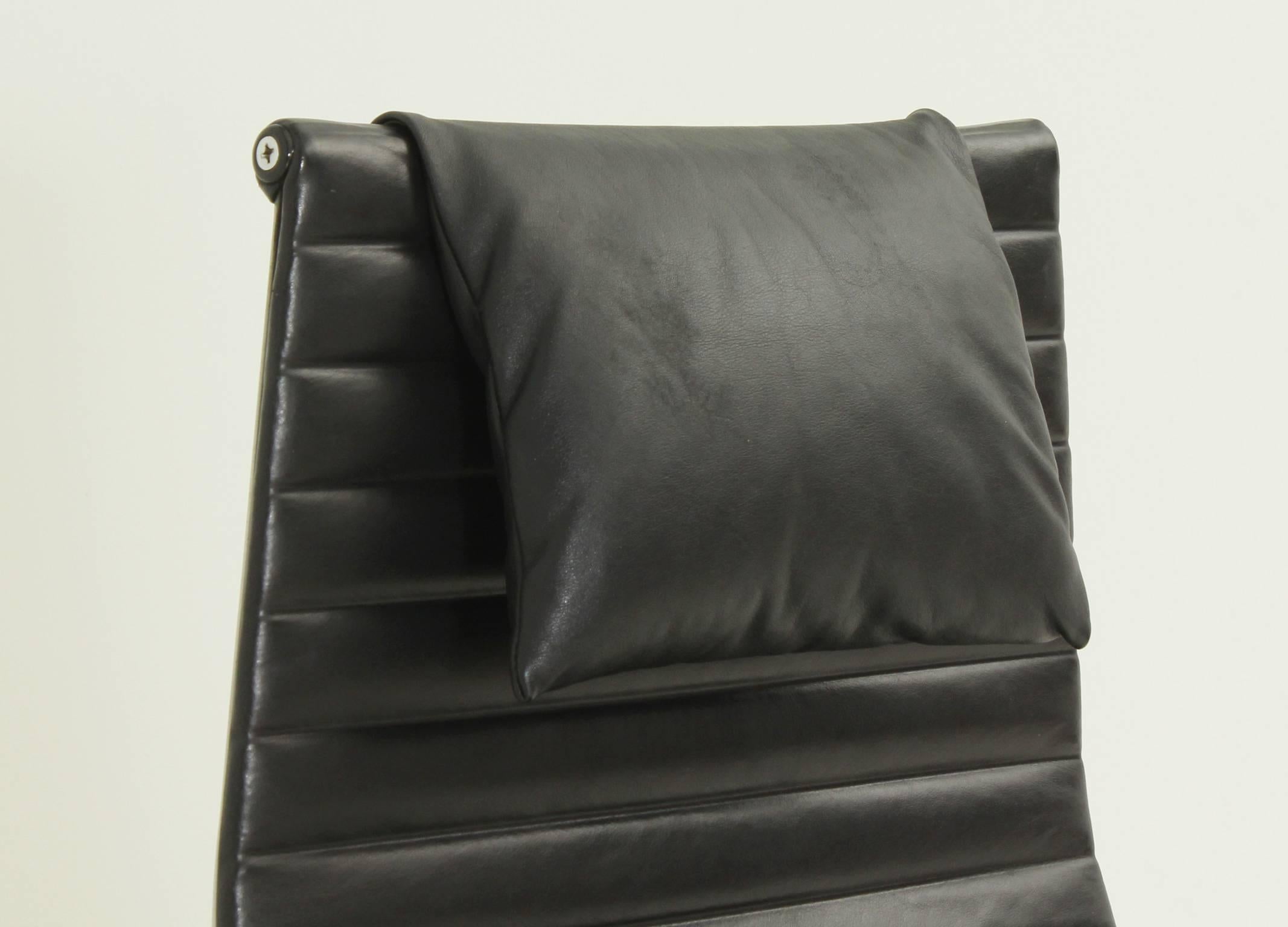 Black Leather EA124 Lounge Chair by Charles Eames In Excellent Condition For Sale In Barcelona, ES