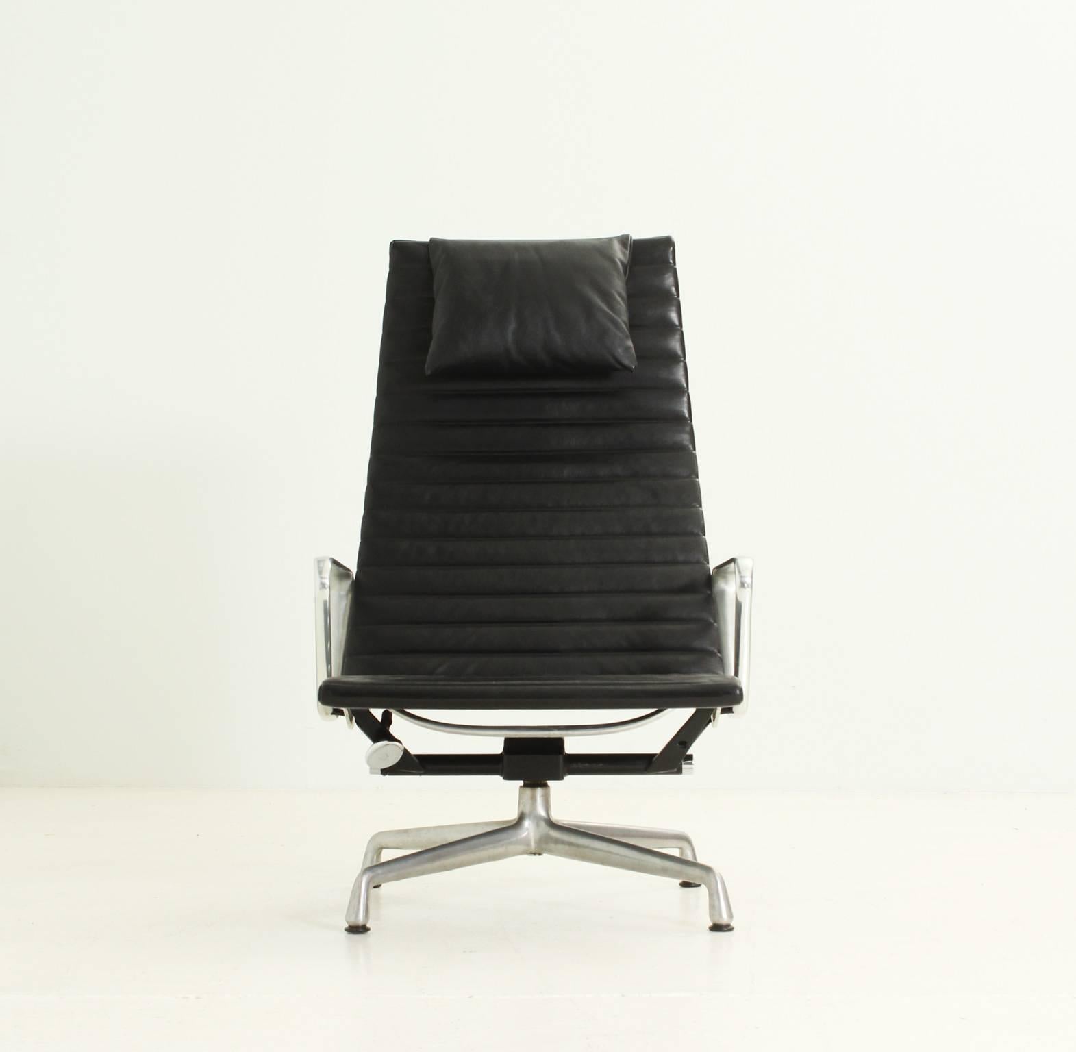 Mid-20th Century Black Leather EA124 Lounge Chair by Charles Eames For Sale