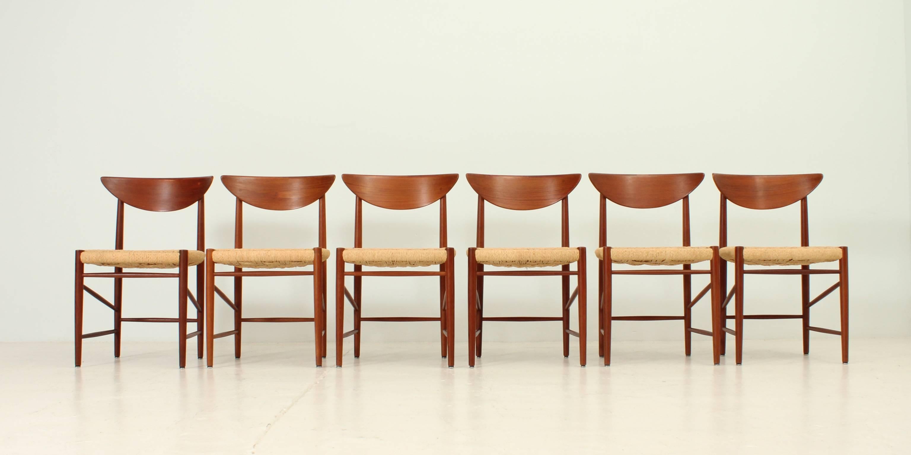 Mid-Century Modern Set of Six Hvidt & Mølgaard Dining Chairs For Sale
