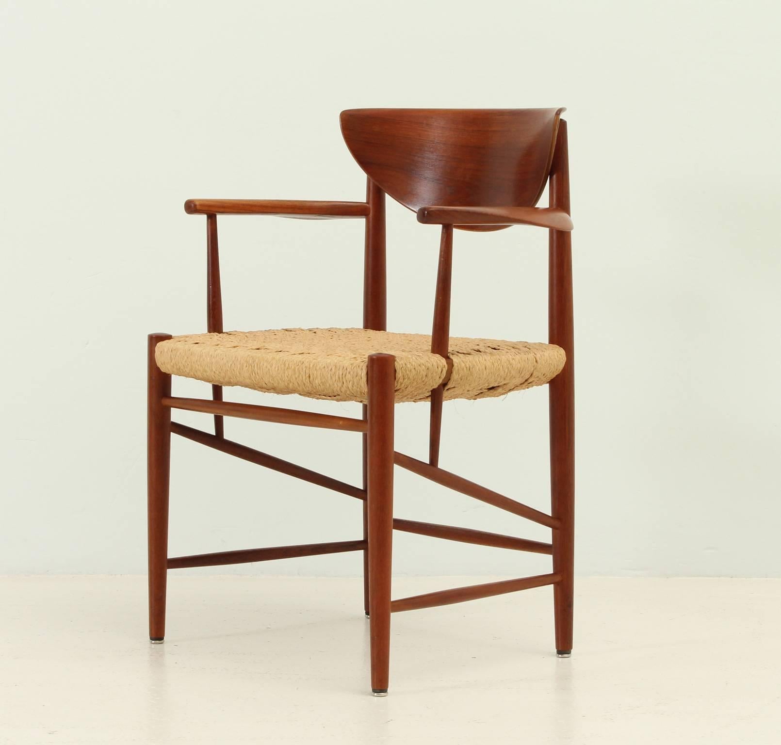 Hvidt and Mølgaard Armchair In Excellent Condition For Sale In Barcelona, ES