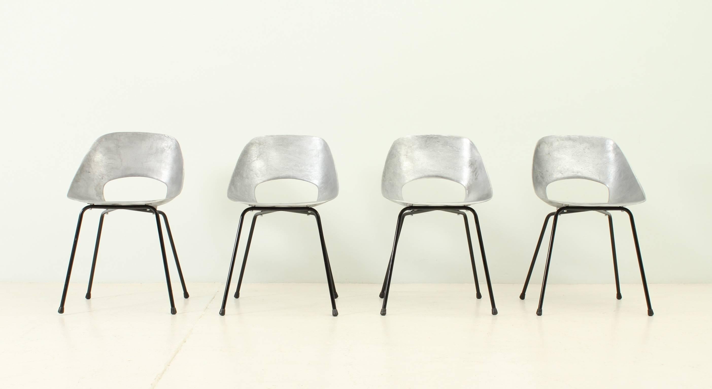 Mid-Century Modern Set of Four Aluminium Tulip Chairs by Pierre Guariche For Sale