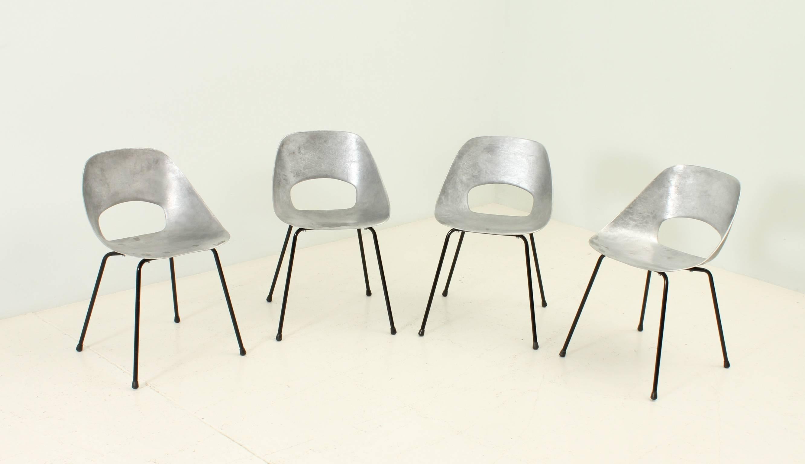 Mid-20th Century Set of Four Aluminium Tulip Chairs by Pierre Guariche For Sale