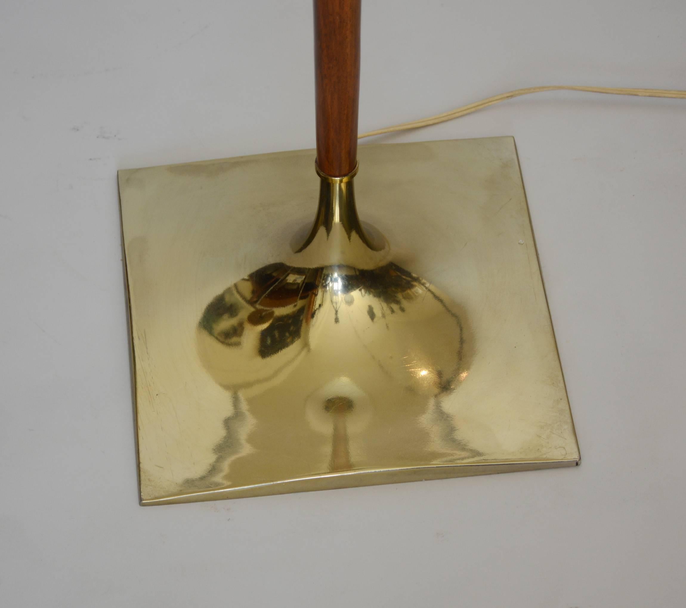 Laurel Brass and Walnut Floor Lamp In Excellent Condition In San Mateo, CA