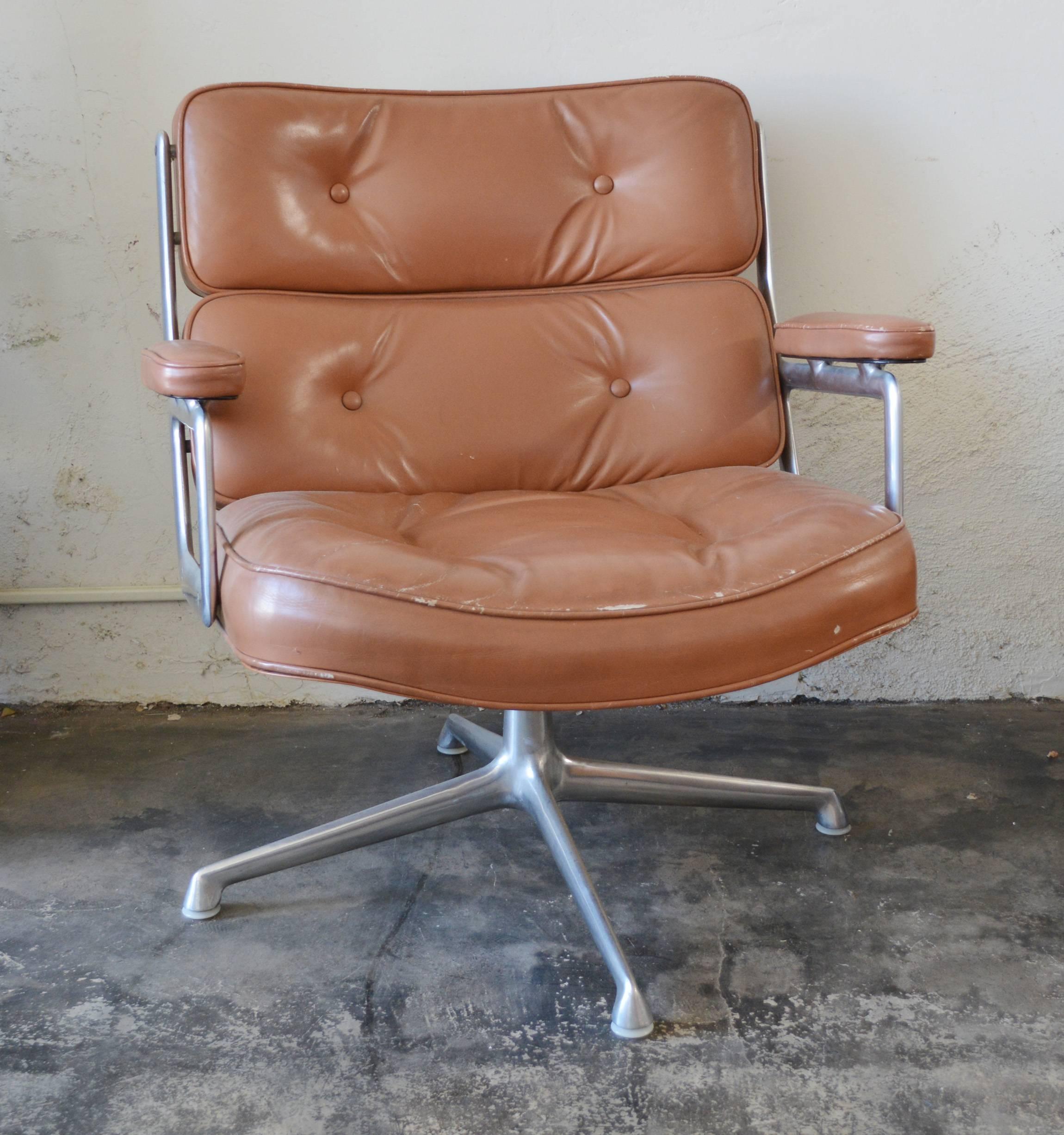 Charles Eames Executive chair designed for the lobbies of the Time-Life building in 1959. This is an early chair dating to circa 1961. The chair is all original. The leather has some losses to the surface but is not torn. The chair swivels 360