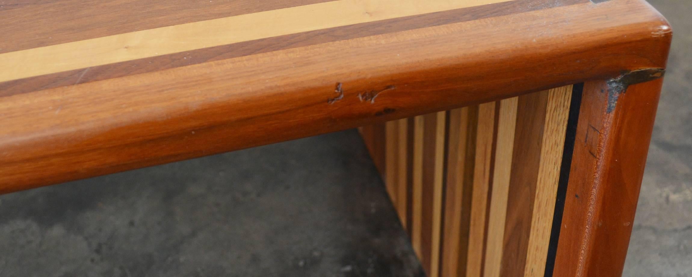 Table basse ou banc en bois mixtes stratifié California Craft Studio en vente 1