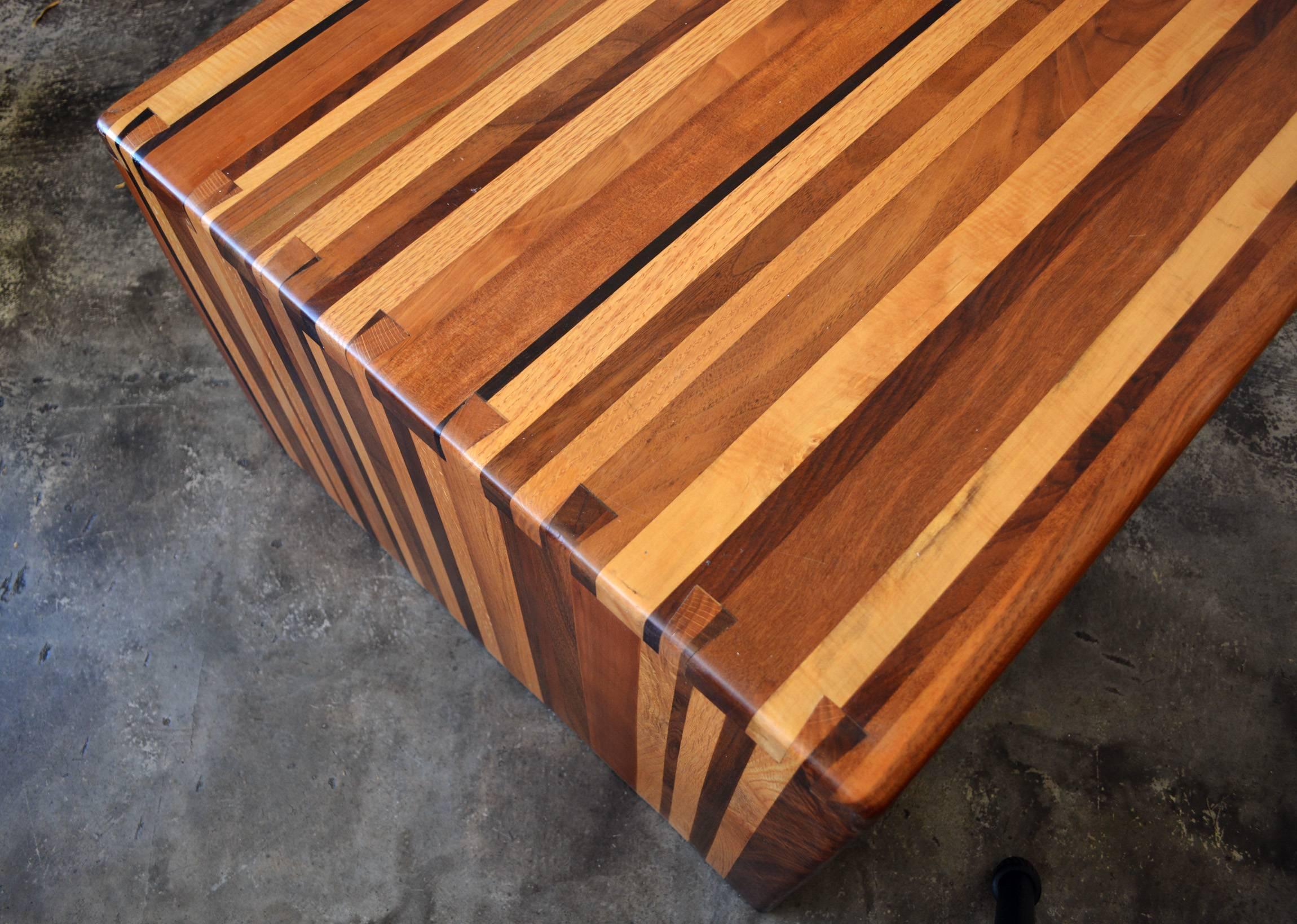 Fin du 20e siècle Table basse ou banc en bois mixtes stratifié California Craft Studio en vente