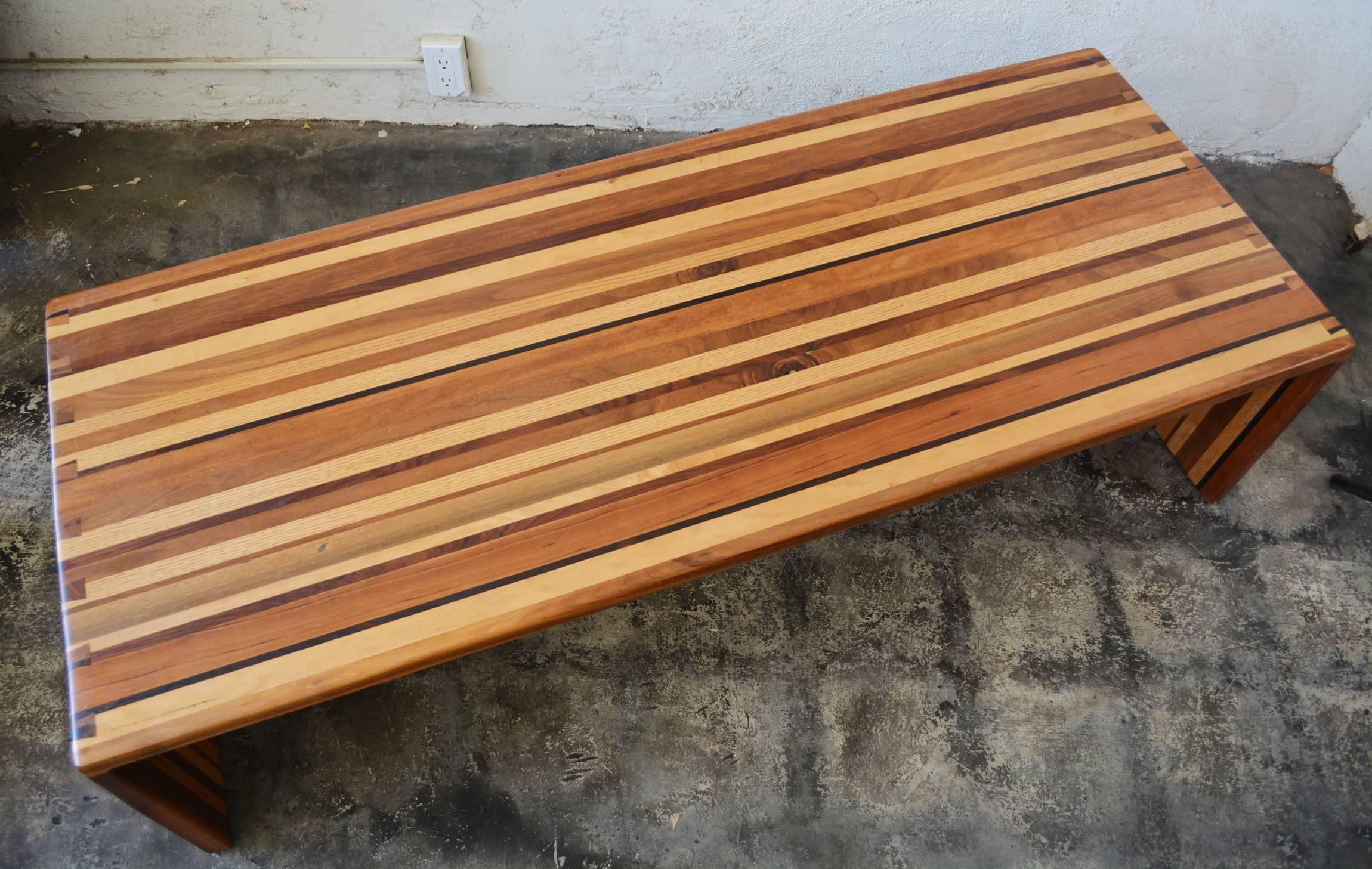 Bois de feuillus Table basse ou banc en bois mixtes stratifié California Craft Studio en vente