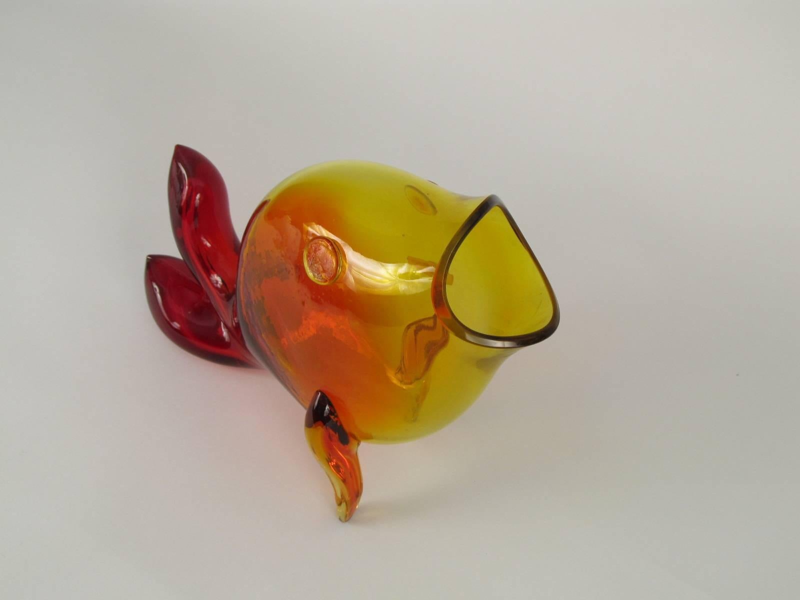 Winslow Anderson Design Blenko Amberina Fish Vase In Excellent Condition For Sale In Papaikou, HI