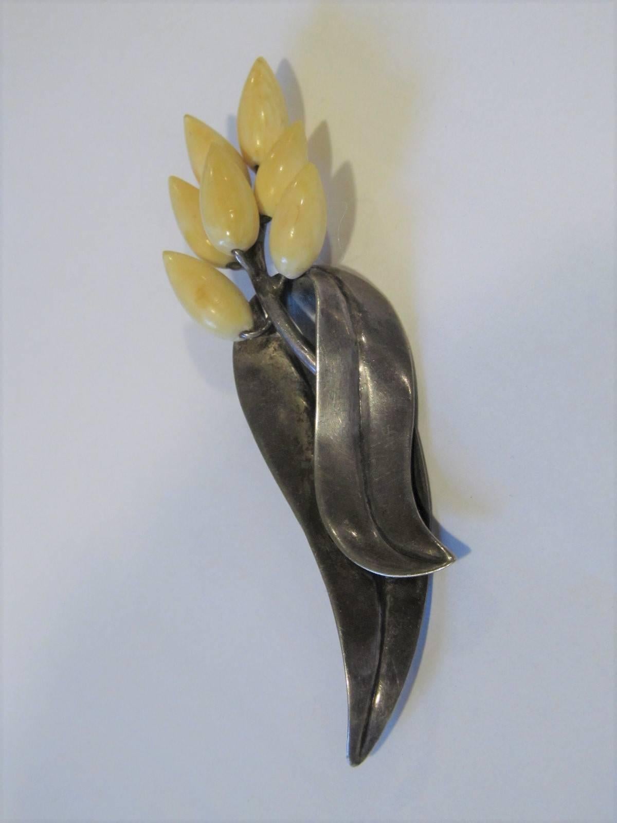 Vintage Gump's Honolulu Sterling and Ivory Ginger Brooch In Excellent Condition For Sale In Papaikou, HI