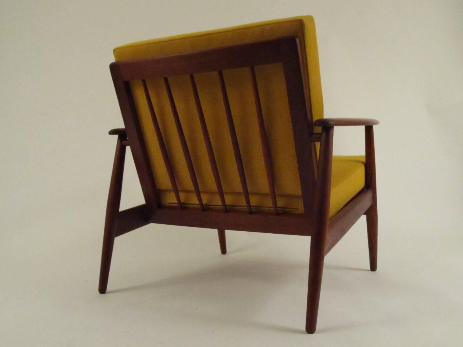 Single Danish Modern Teak Lounge Chair For Sale 1