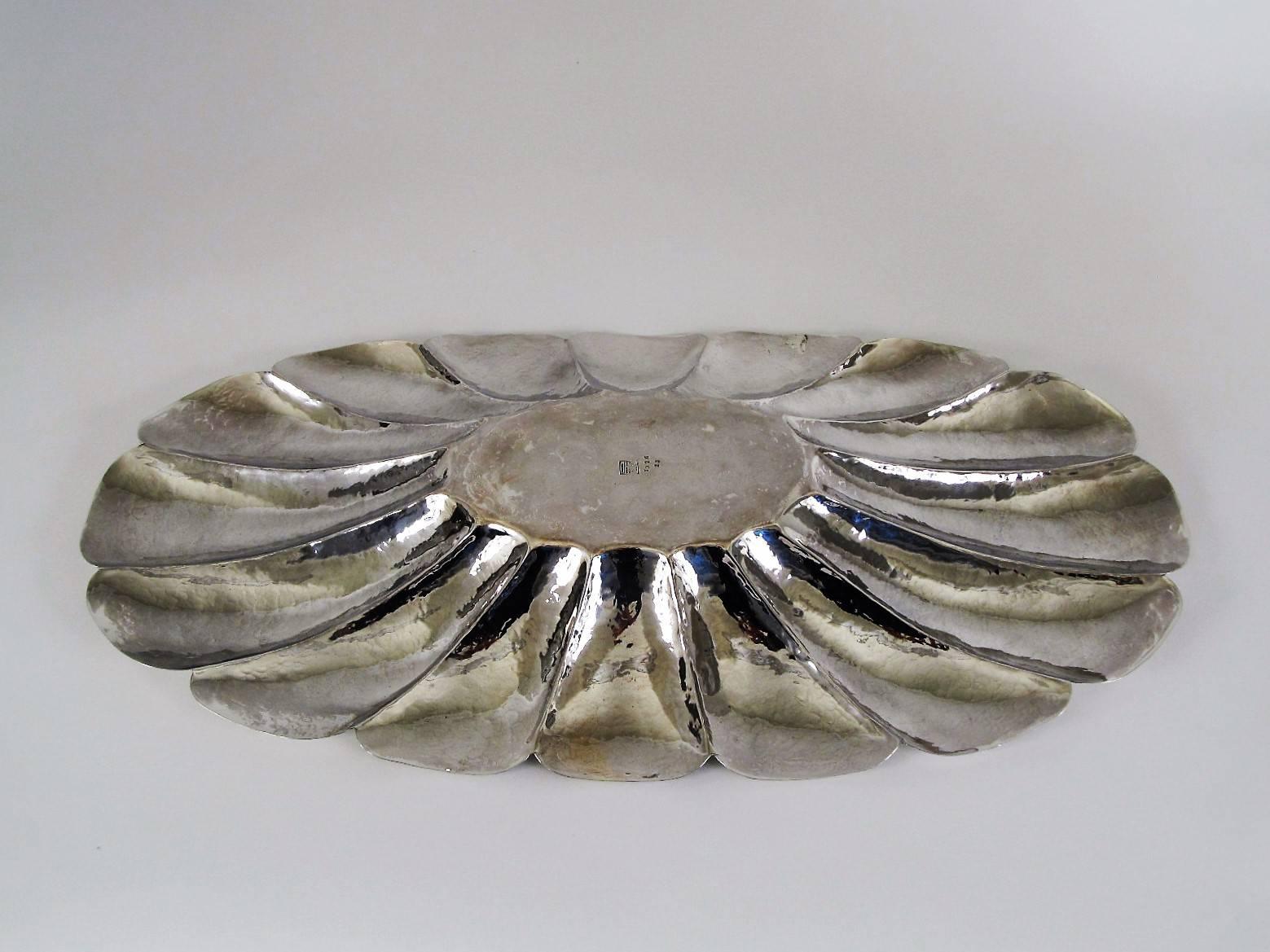 Large Sterling Silver Centerpiece Bowl by L. Maciel, Mexico In Excellent Condition For Sale In Papaikou, HI