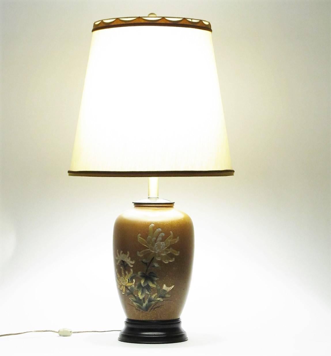 All Original Marbro Japanese Chrysanthemum Bronze Lamp In Excellent Condition For Sale In Papaikou, HI