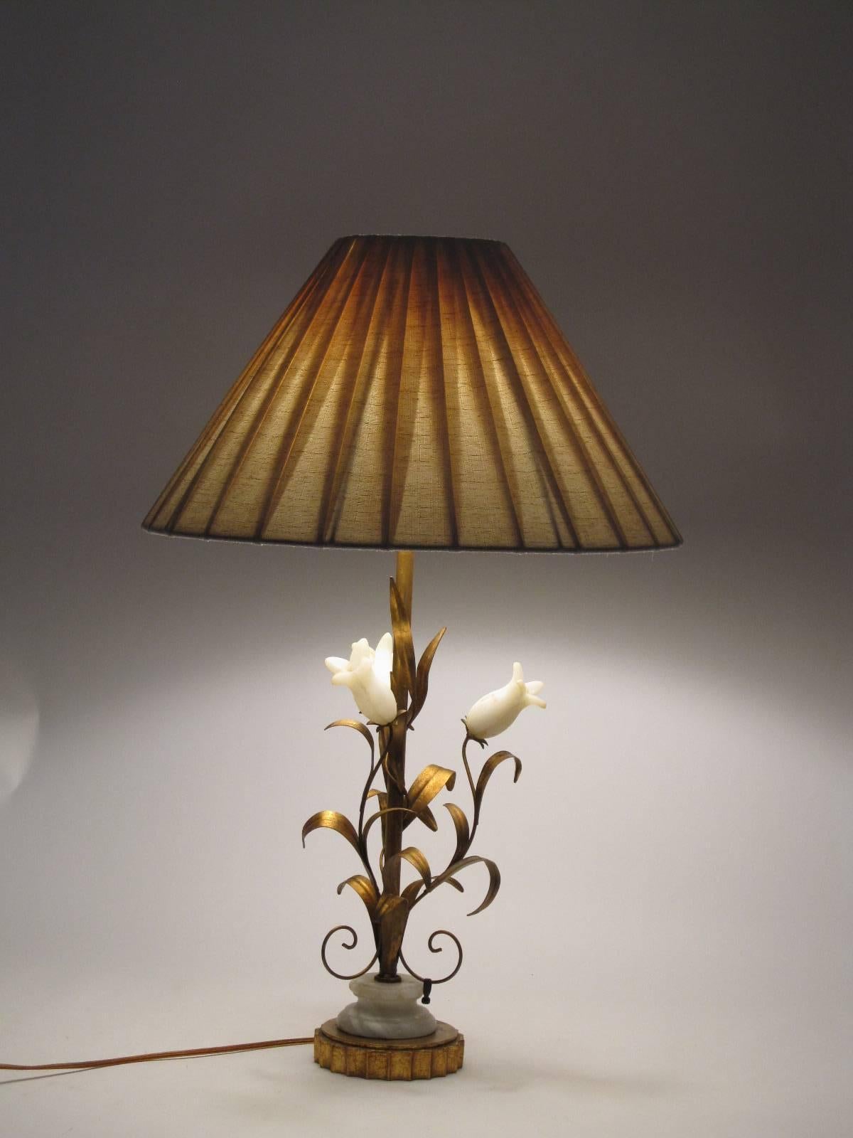 Mid-Century Modern Lovely Italian 1950s Alabaster and Gilt Metal Botanical Style Lamp For Sale