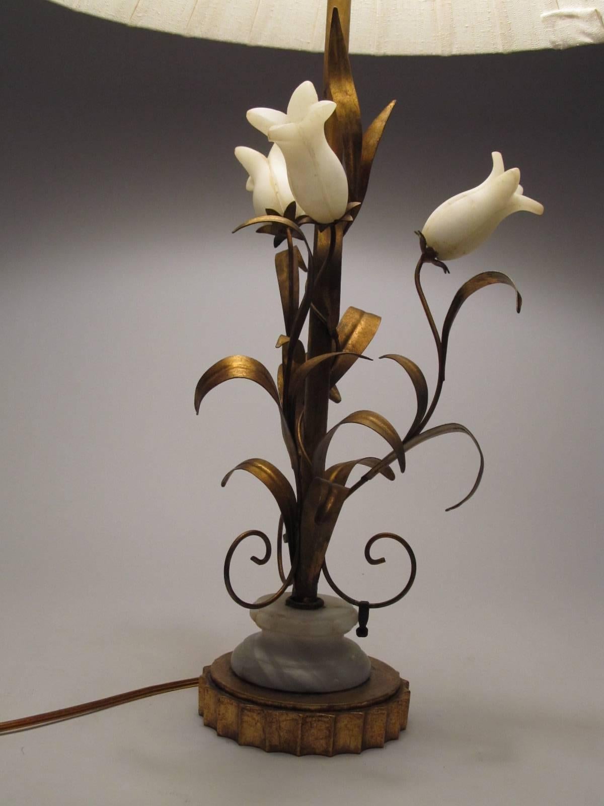 Mid-20th Century Lovely Italian 1950s Alabaster and Gilt Metal Botanical Style Lamp For Sale