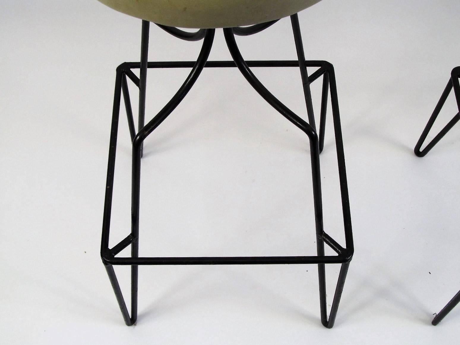 American Pair of Hairpin Leg Mid-Century Wrought Iron Bar Stools For Sale