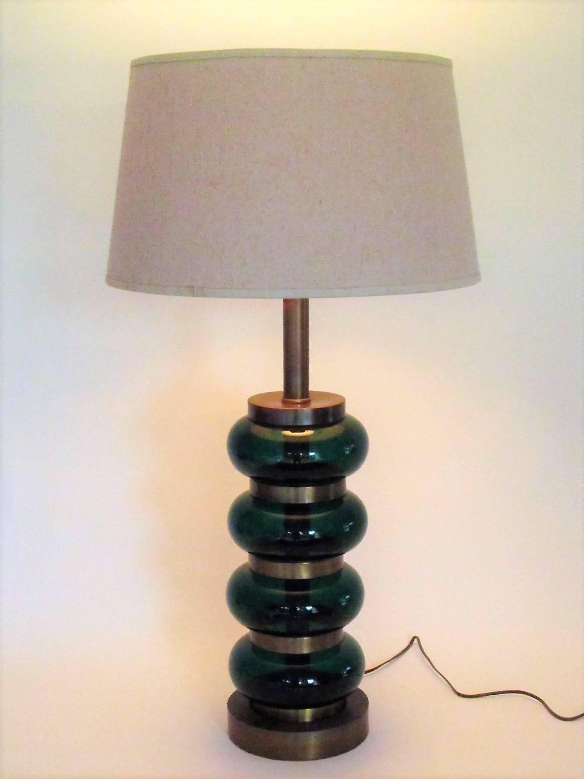 Deep Emerald Green Glass and Brass Table Lamp In Excellent Condition In Papaikou, HI