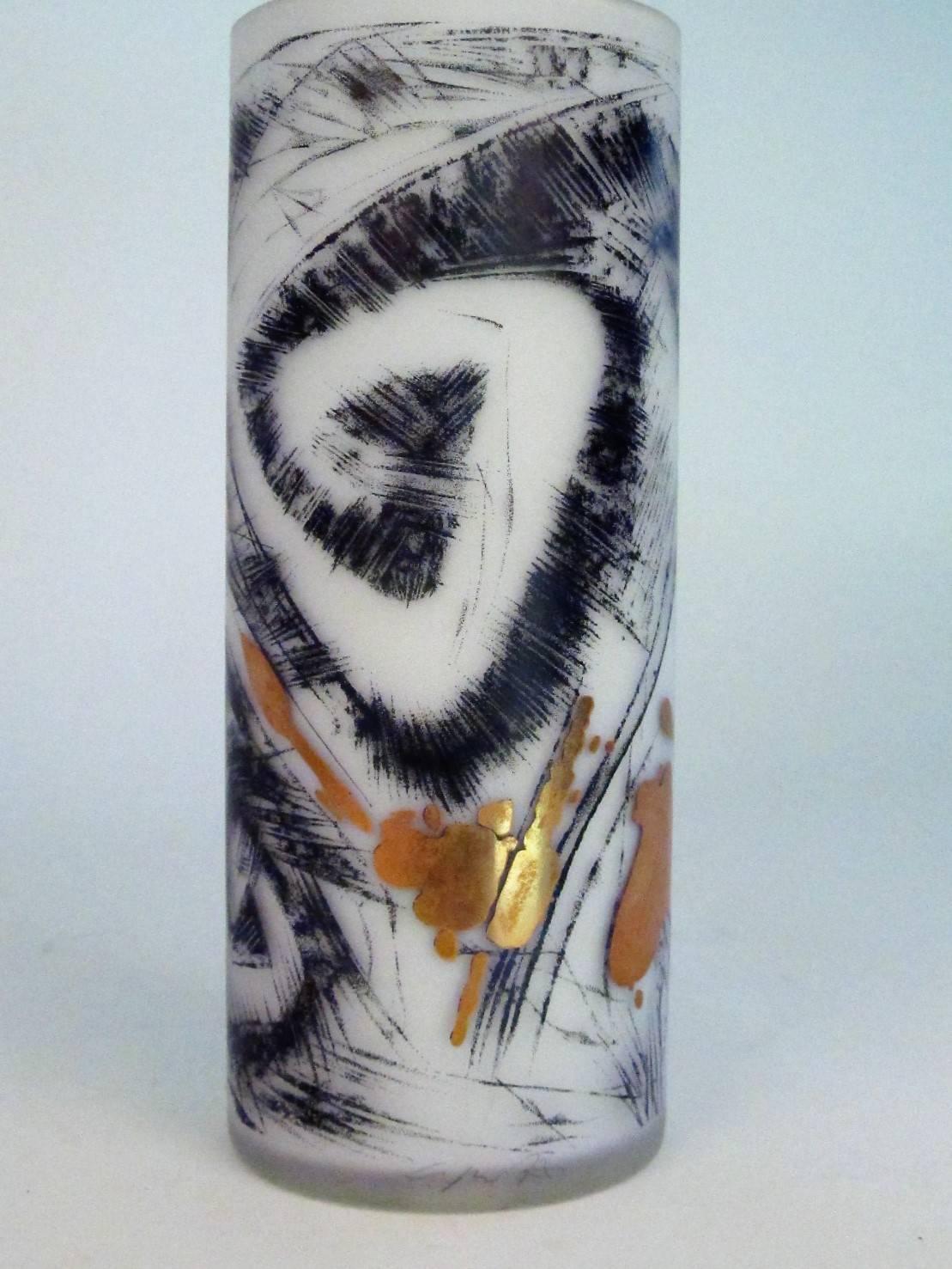 Carlo Malnati Italian Glass Vase with Abstract Graphic Design and Gold Overlay In Excellent Condition In Papaikou, HI