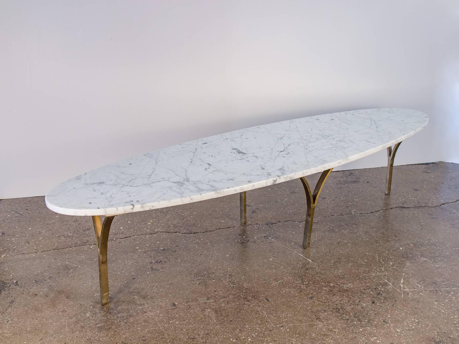 Long, elegant coffee table features curved brass legs and a gorgeous, expansive white marble top. In excellent vintage condition.

Measures: 69.5