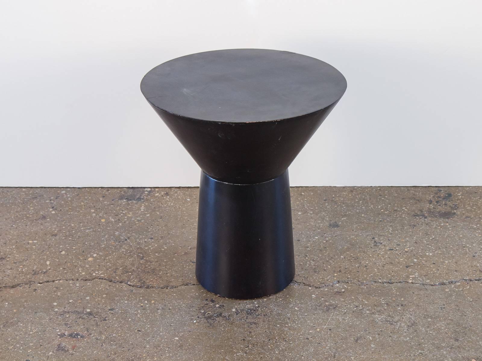 A black pedestal ideal for displaying art or a plant, or for use as a side table. Appealing conic Memphis shape. In vintage condition with some superficial wear (it will look great with a new coat of paint).

Measures: 20