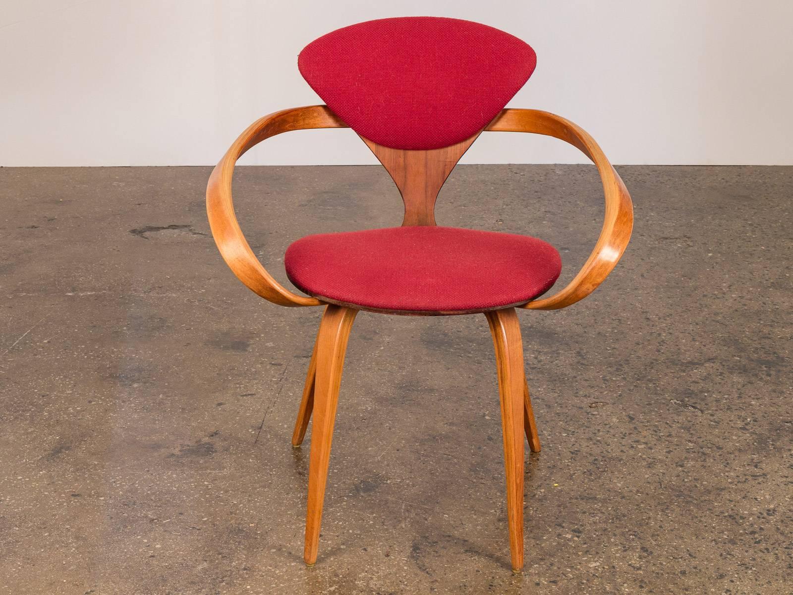 1960s Classic Pretzel chair by Norman Cherner for Plycraft with original wool blend material. Fabric is clean and bright; piece is in overall excellent vintage condition with age-appropriate wear.

