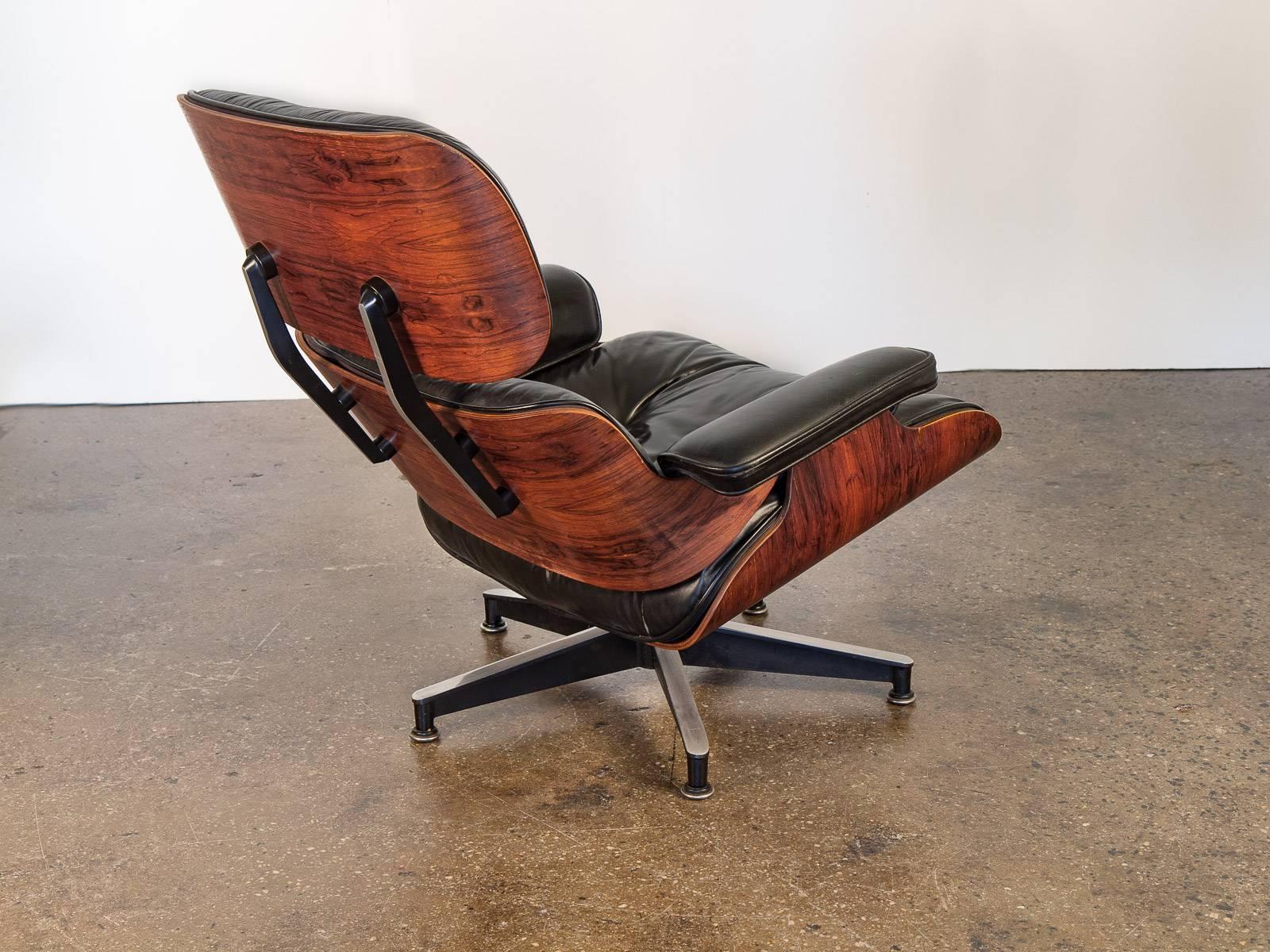 Eames 670 Lounge Chair and 671 Ottoman In Excellent Condition In Brooklyn, NY