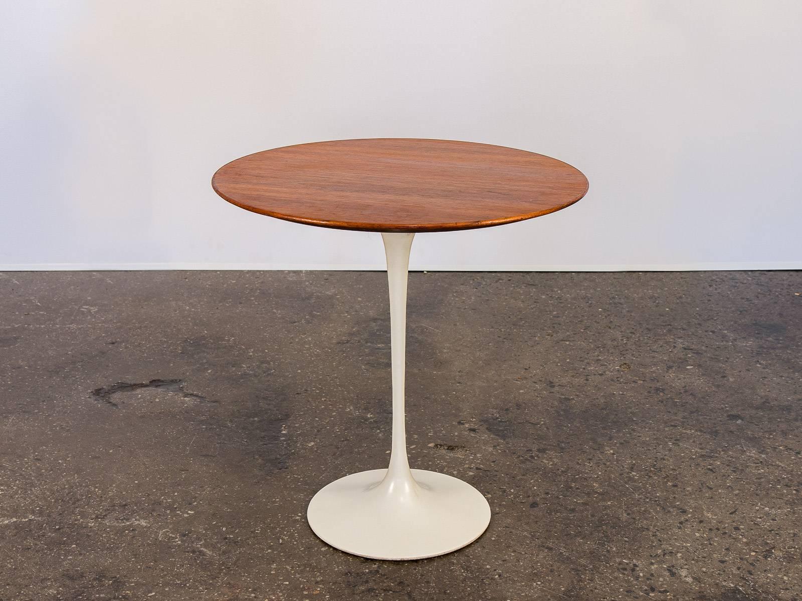 1970s Eero Saarinen tulip side table in walnut for Knoll. This petite version of the large Saarinen Tulip dining table echoes the organic, drop of liquid form. Despite the size, this side table maintains it's center of gravity, substantial weight