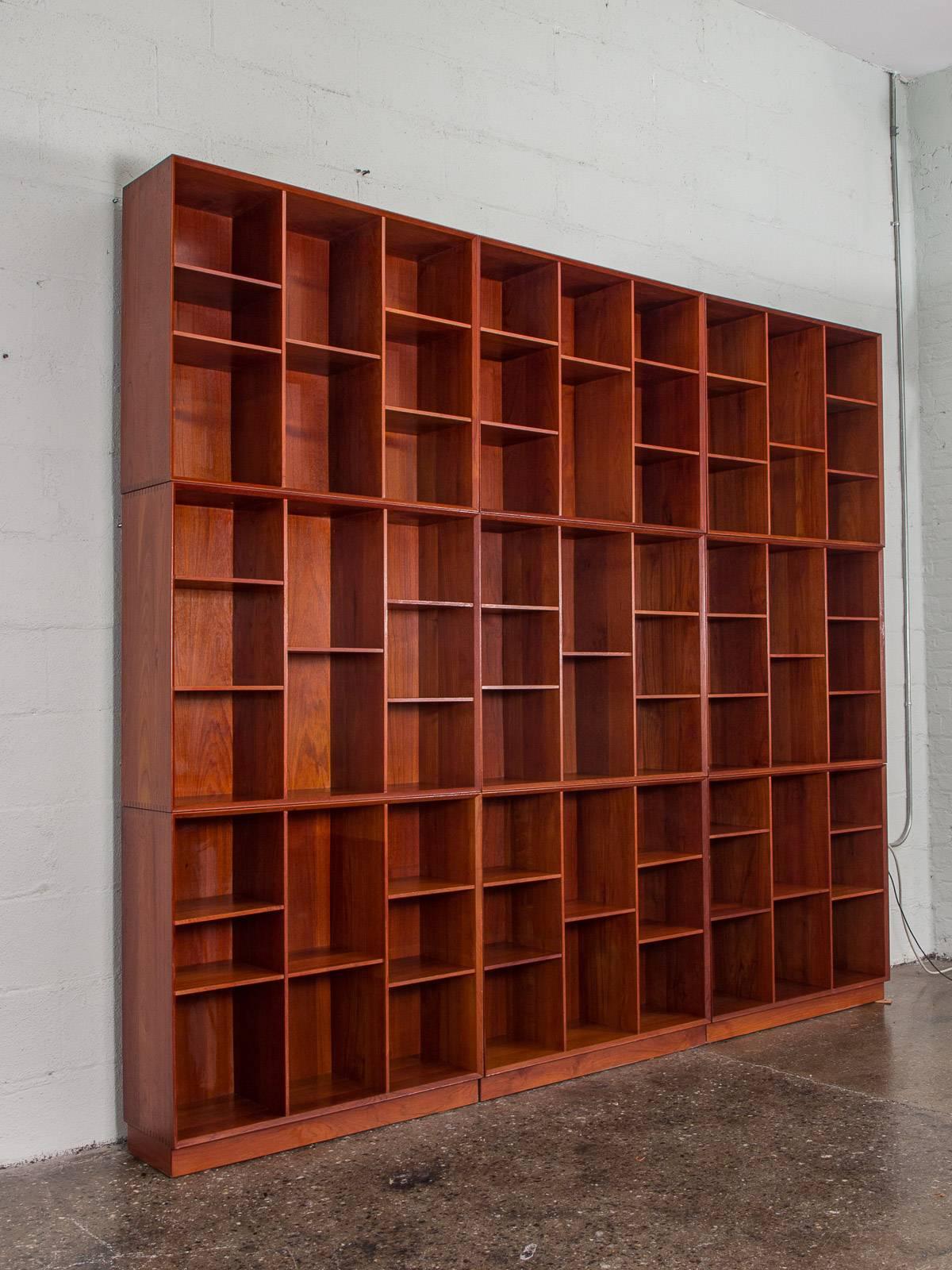 Peter Hvidt Modular Wall of Bookcases In Excellent Condition In Brooklyn, NY