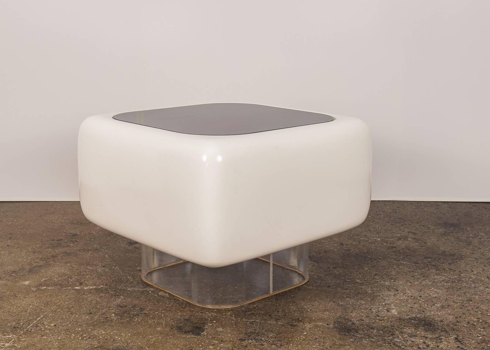 1970s Space Age fiberglass table on clear acrylic base attributed to Warren Platner. This groovy yet hefty white table has seen minimal wear and is in fantastic vintage condition. As photographs show, there are no cracks in the clear acrylic base