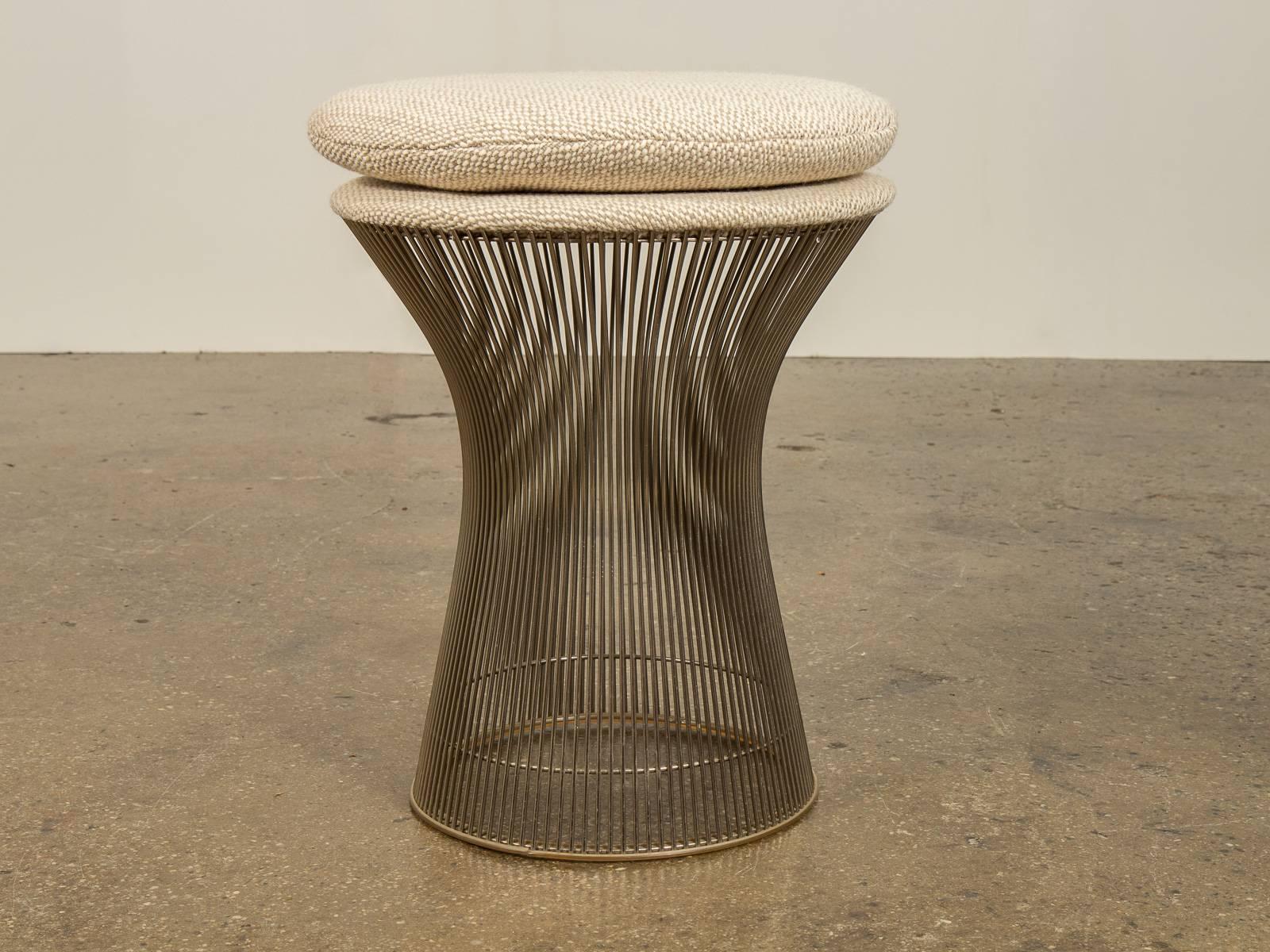 Industrial and organic steel wire stool by Warren Platner from the Platner Collection for Knoll, after 1966. Newly upholstered in a creamy, textural wool. In excellent condition. Currently in stock and can ship out in 2-3 days.

Measures: 17