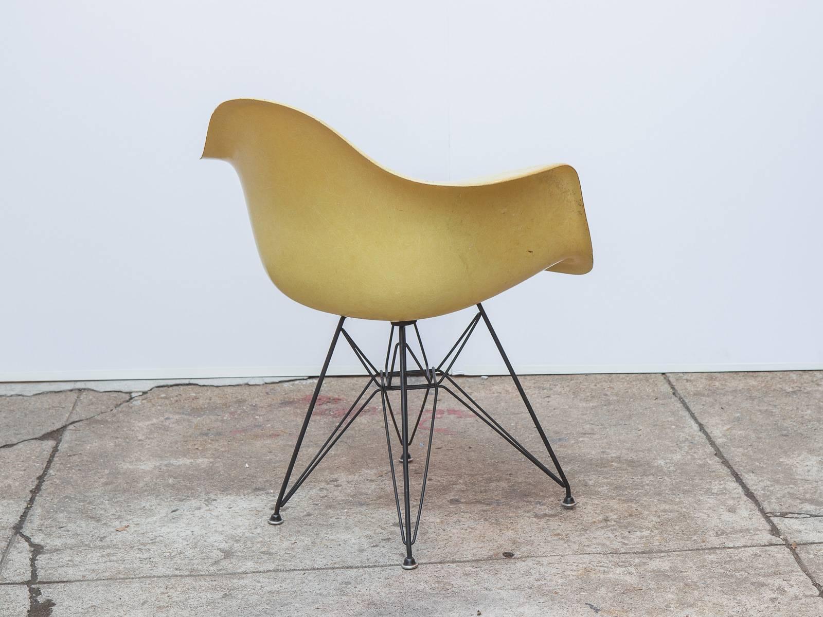 Eames Molded Fiberglass Armchair in Lemon Yellow In Excellent Condition In Brooklyn, NY