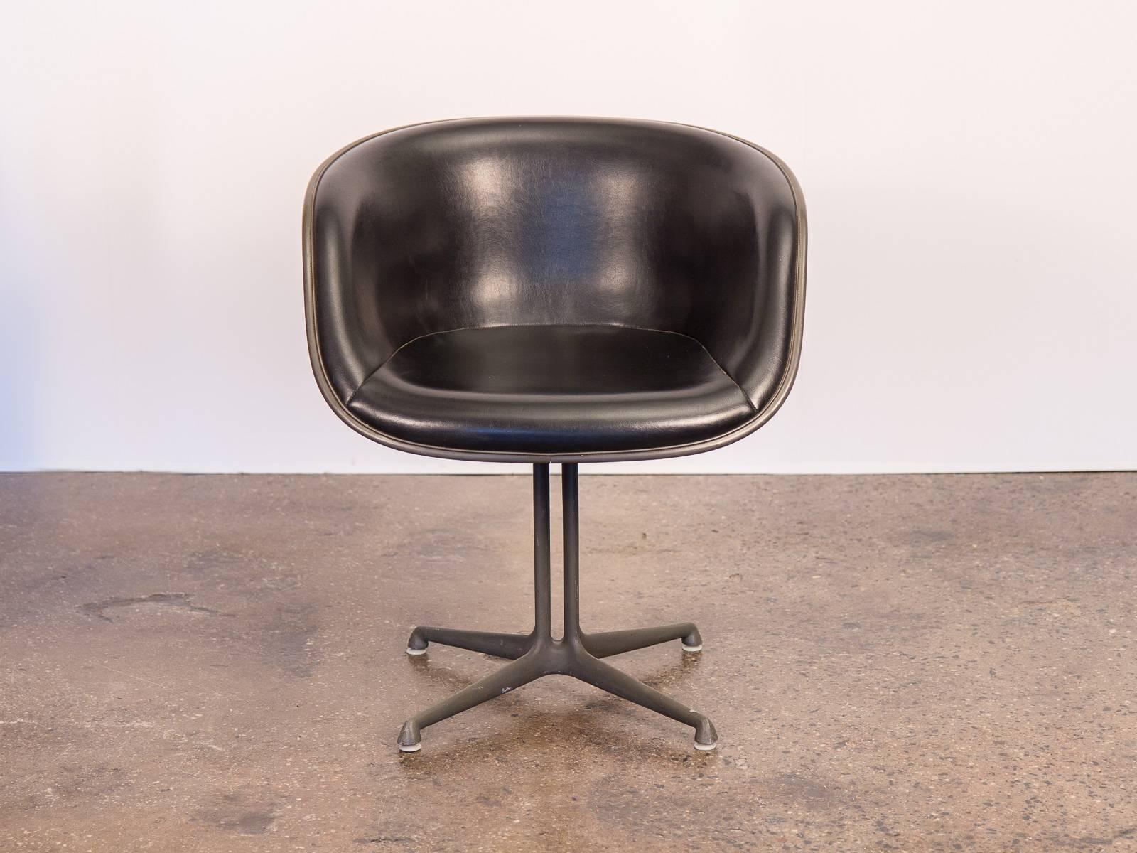 1960s black, padded Naugahyde armchair on gray, powder-coated aluminum pedestal base by Charles and Ray Eames for Herman Miller. This chair was originally designed for the interior of New York's La Fonda Del Sol restaurant in 1961. Mindful of the