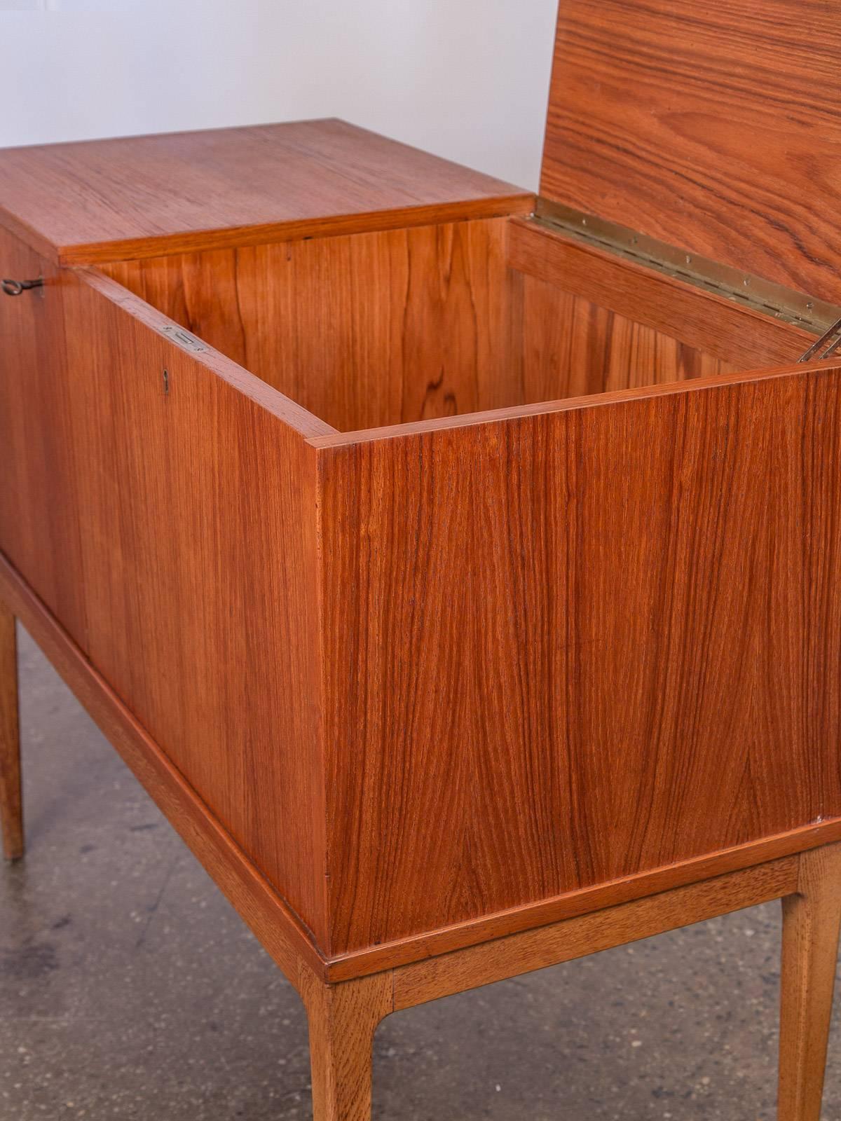 Scandinavian Modern Teak Bar Cabinet 3