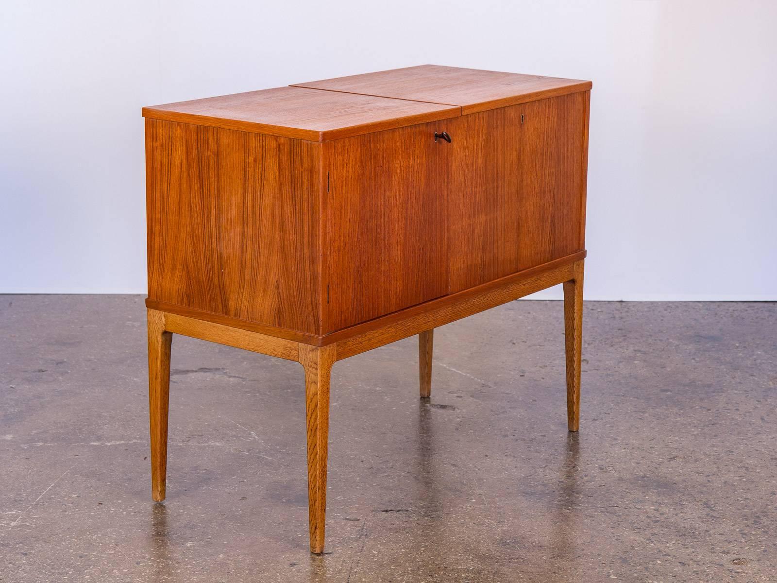 Scandinavian Modern Teak Bar Cabinet In Excellent Condition In Brooklyn, NY