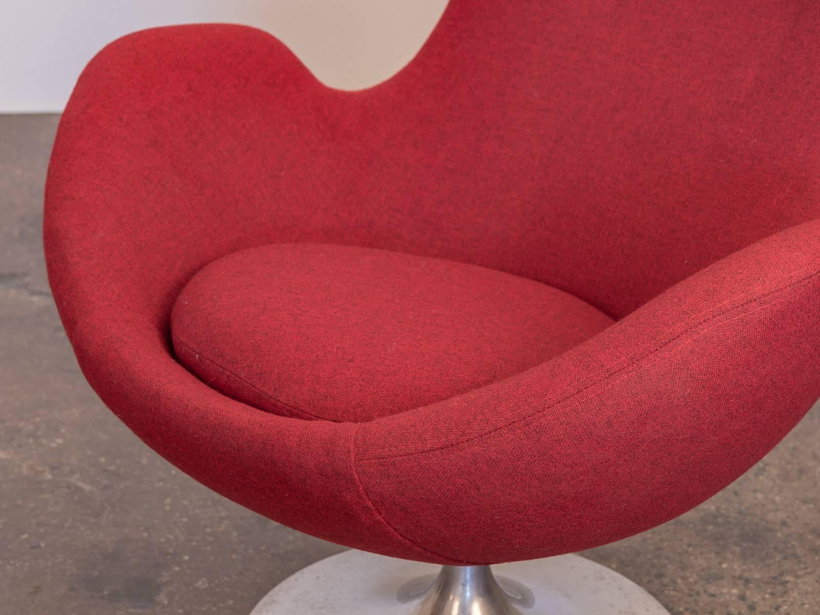 Mid-20th Century Red Overman-Style Swivel Lounge Chair