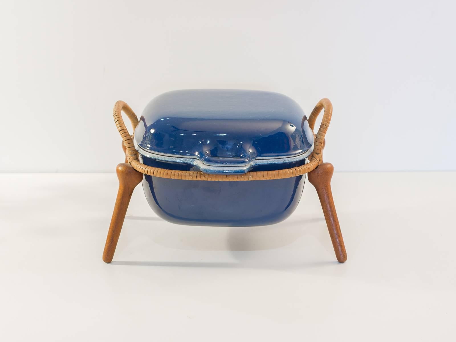 Scarce, 1950s royal blue Dutch oven by Jens Quistgaard for IHQ. In gleaming, never-been-used condition. This stylish, yet hefty cookware is fully coated in enamel inside and out, which makes it naturally non-stick when treated and cleaned properly.