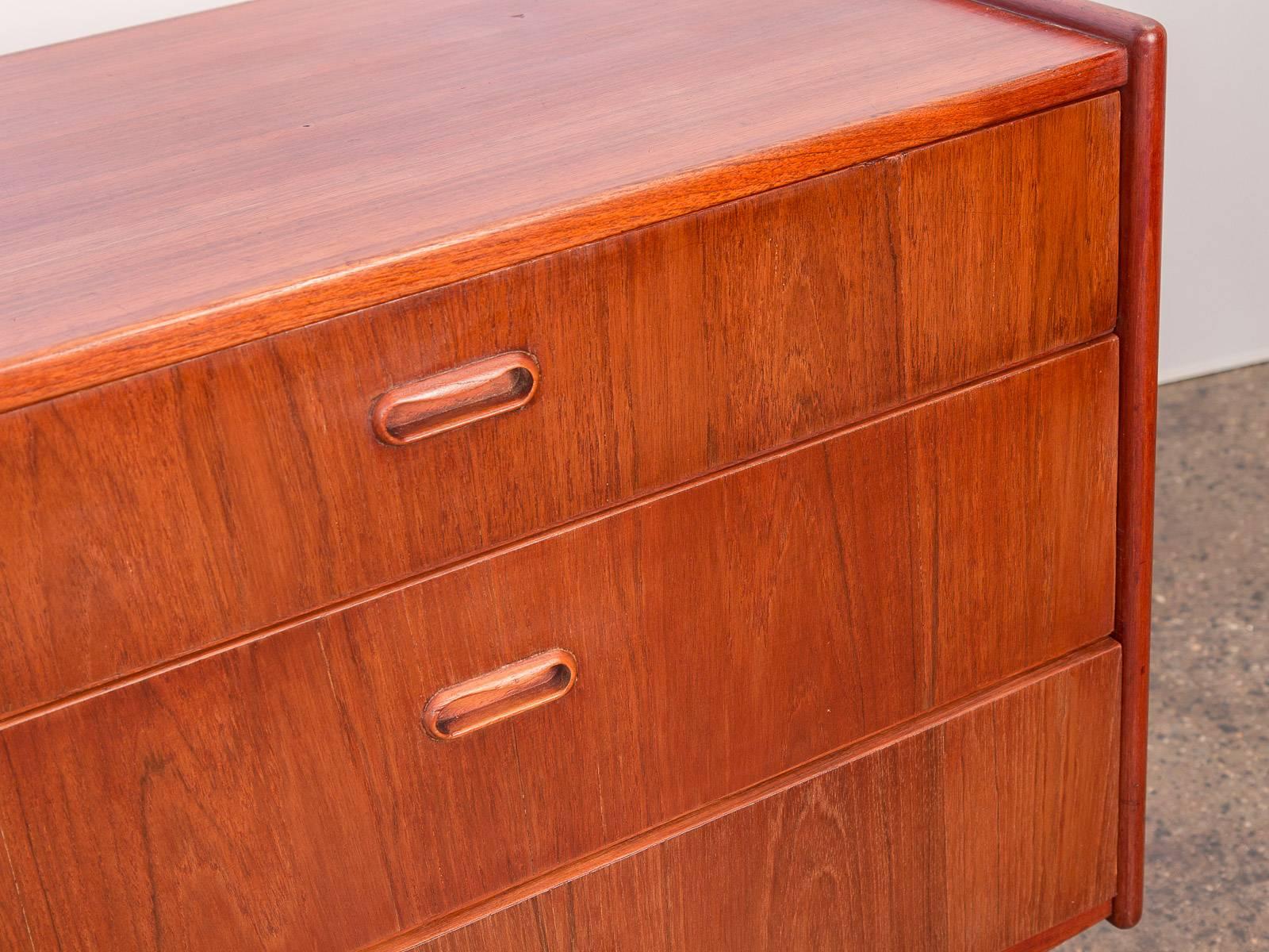 Danish Modern Teak Double Dresser In Excellent Condition In Brooklyn, NY