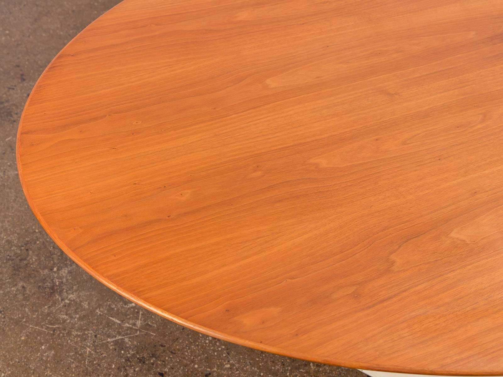 Mid-20th Century Eero Saarinen Oval Walnut Dining Table for Knoll