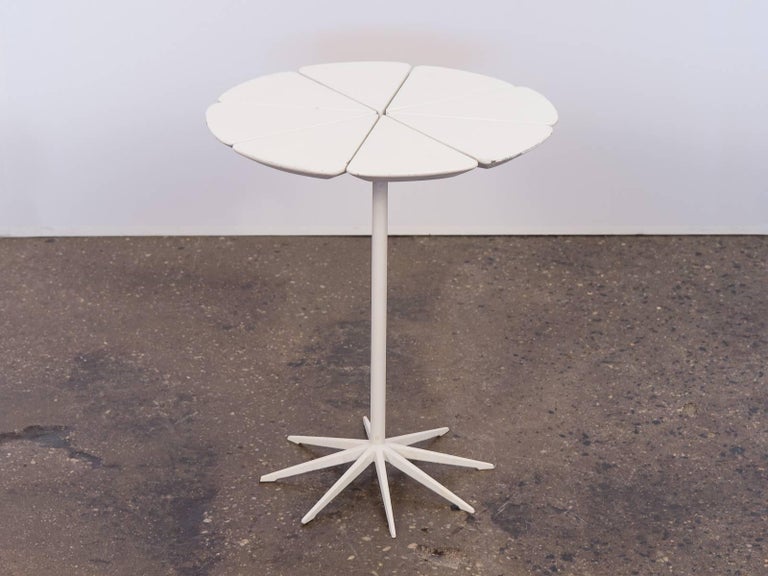 Mid-Century Modern Richard Schultz Petal End Table for Knoll For Sale