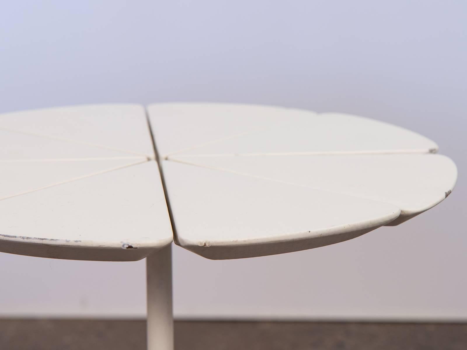 Mid-Century Modern Richard Schultz Petal End Table for Knoll For Sale