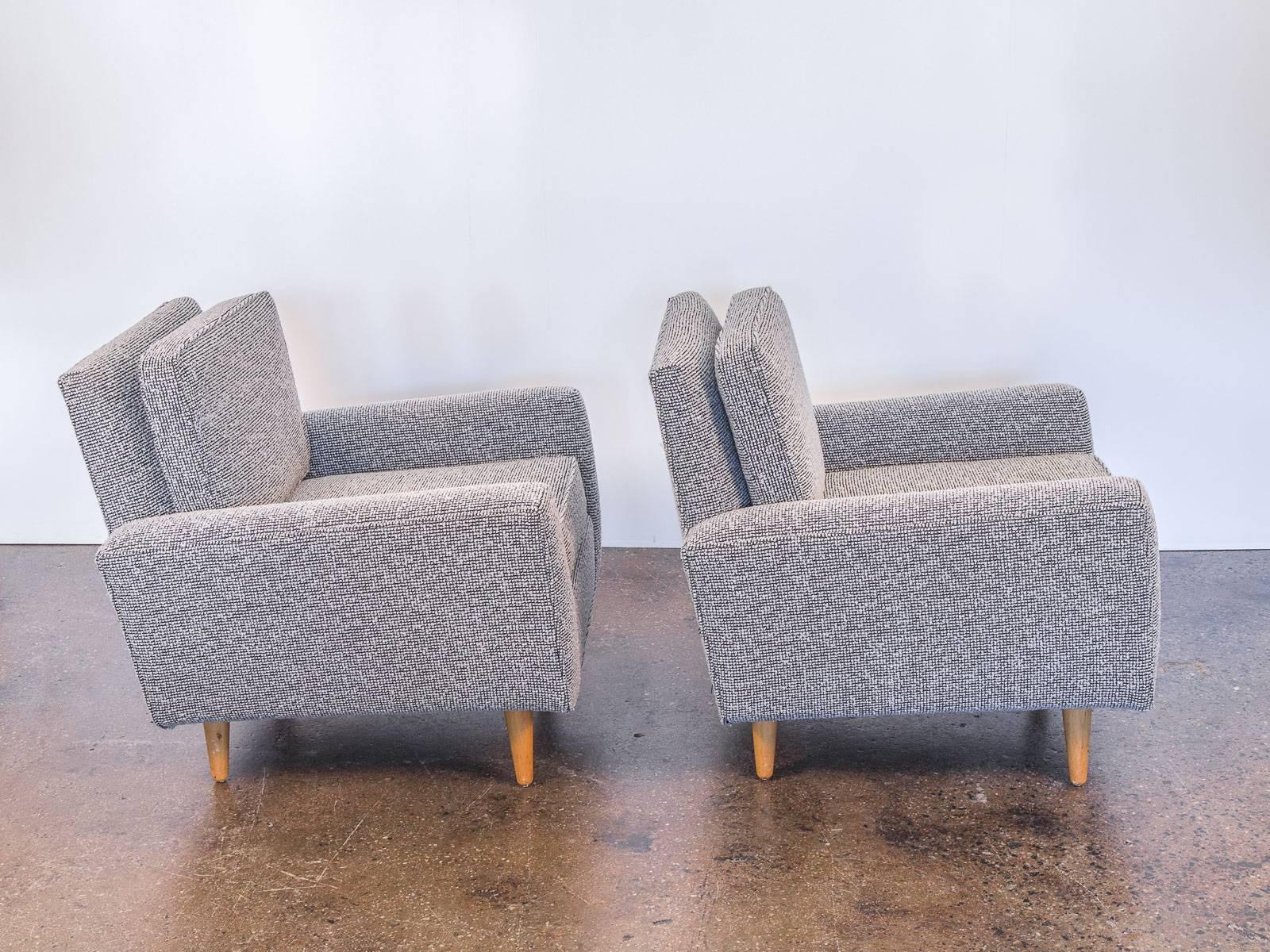 Mid-Century Modern Pair of Florence Knoll Model 25 Lounge Chairs