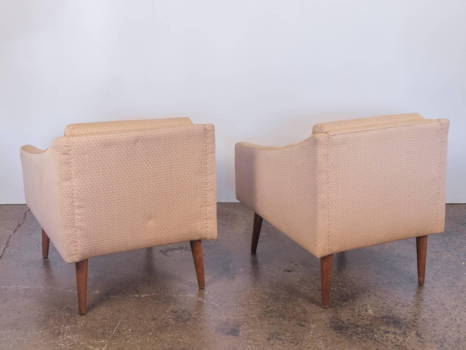 Pair of Modern Club Chairs In Good Condition In Brooklyn, NY