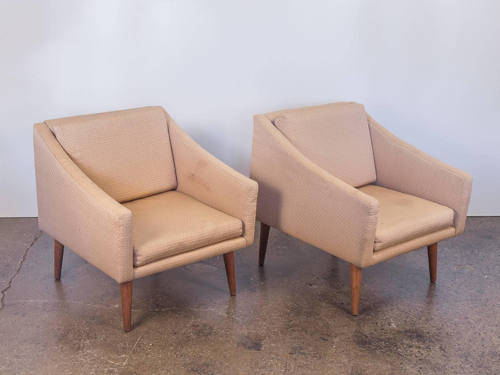 Mid-Century Modern Pair of Modern Club Chairs