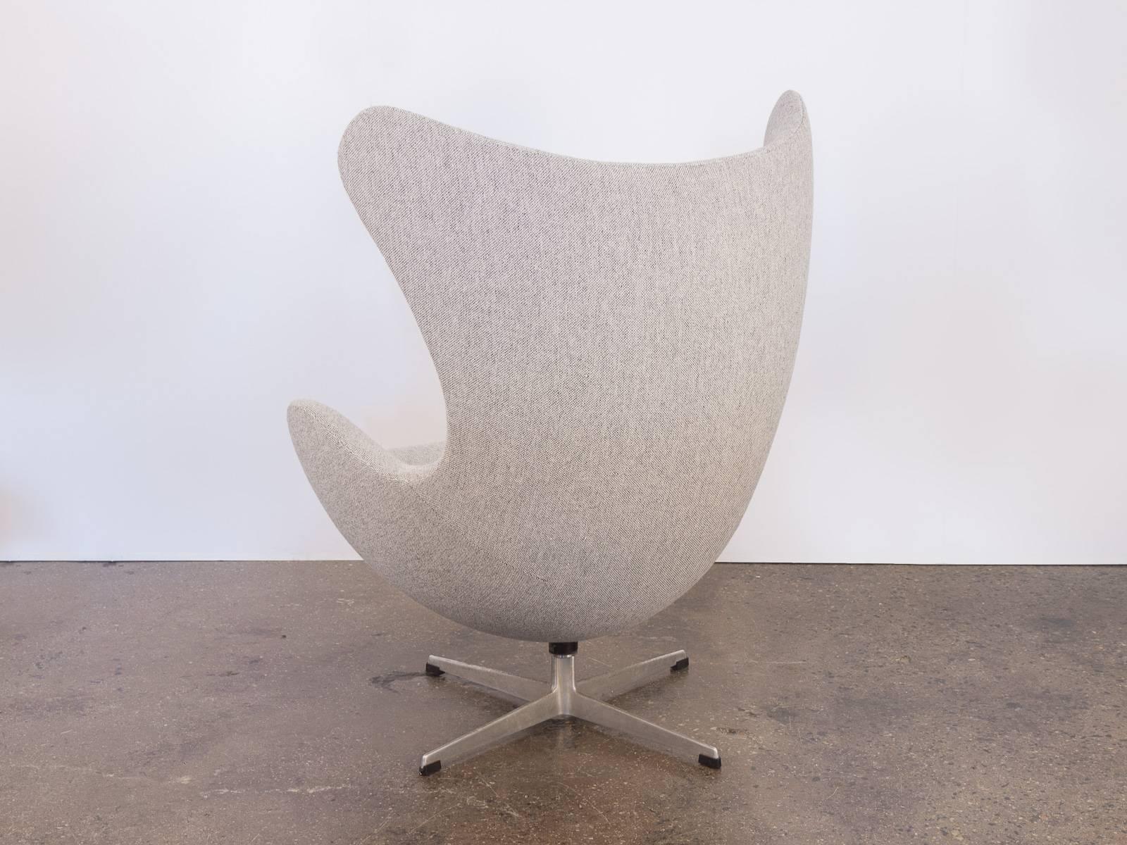 Arne Jacobsen Egg Chair and Ottoman In Excellent Condition In Brooklyn, NY