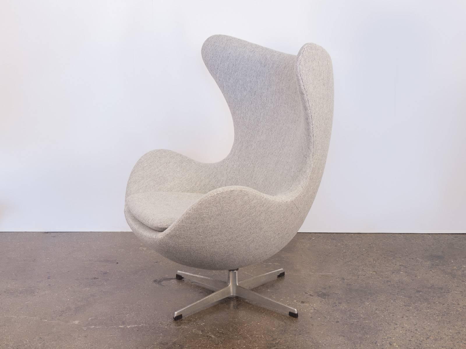 Mid-20th Century Arne Jacobsen Egg Chair and Ottoman