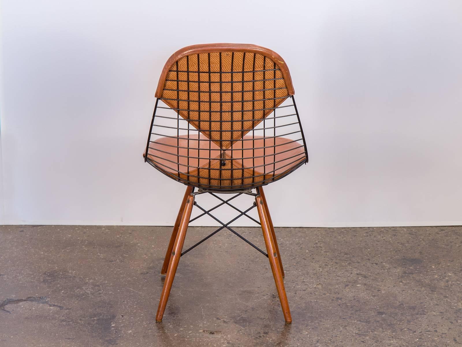 Mid-Century Modern Original Eames PKW-2 Wire Chair on Dowel Swivel Base